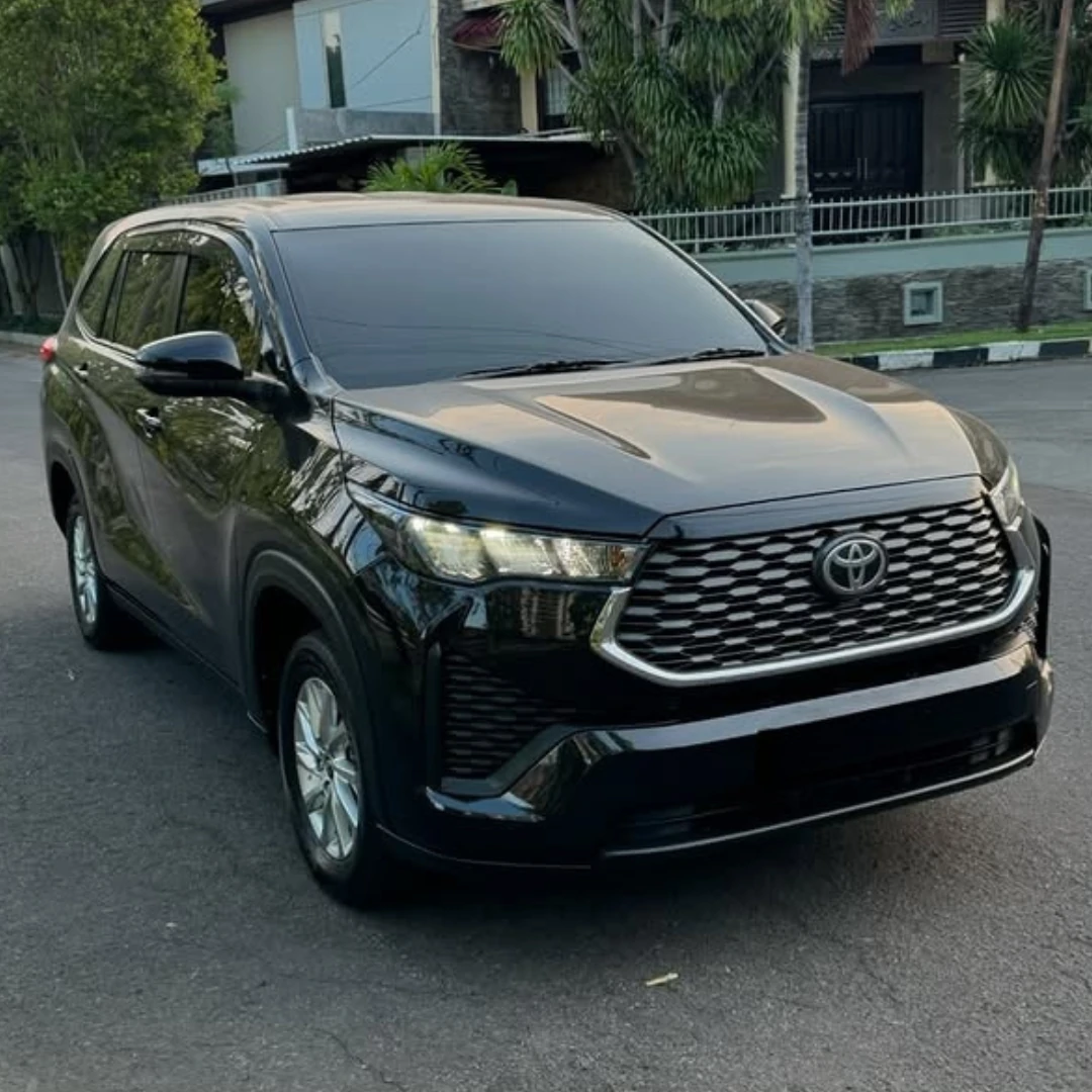 Sewa Mobil Innova Zenix Malang 01